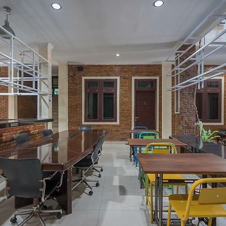 Reddoorz Plus Near Cambridge City Square 2 Medan Exterior photo