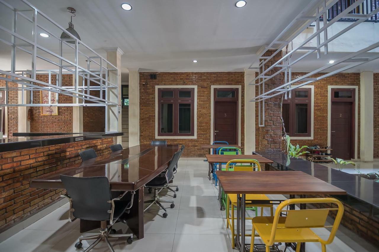 Reddoorz Plus Near Cambridge City Square 2 Medan Exterior photo