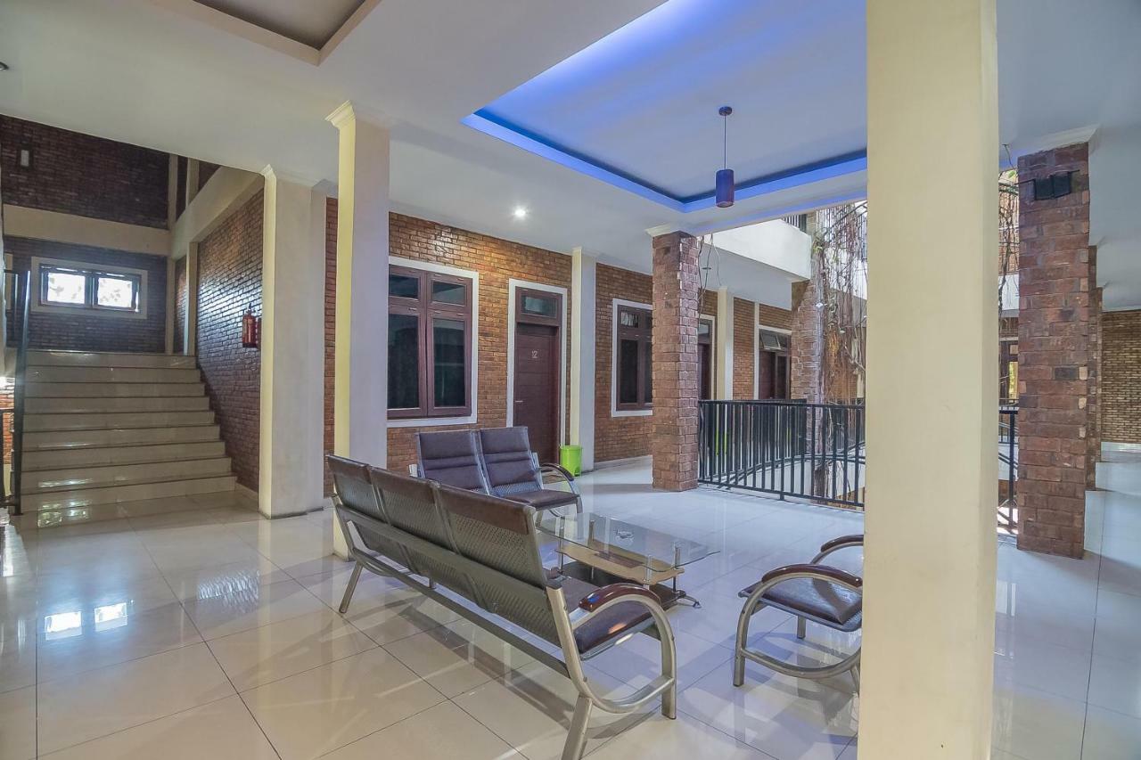 Reddoorz Plus Near Cambridge City Square 2 Medan Exterior photo