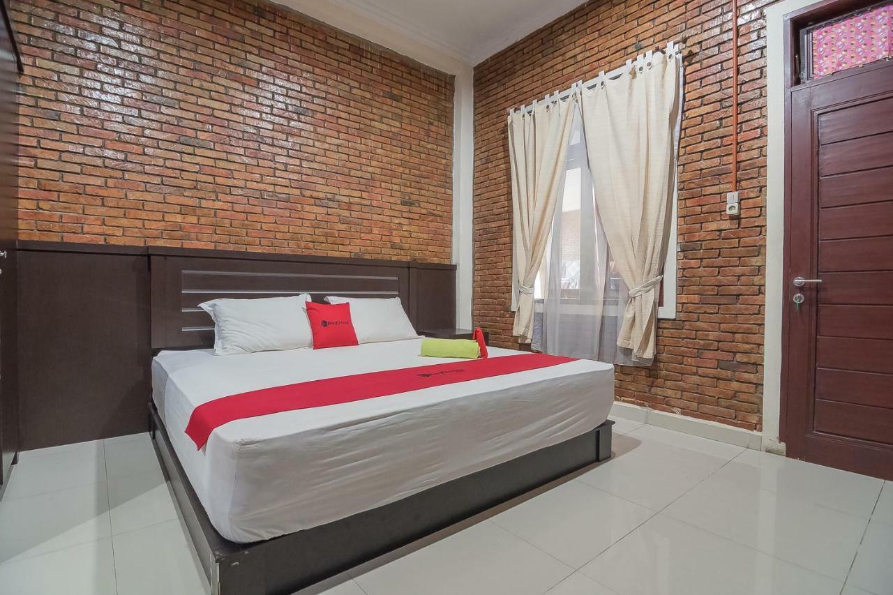 Reddoorz Plus Near Cambridge City Square 2 Medan Exterior photo