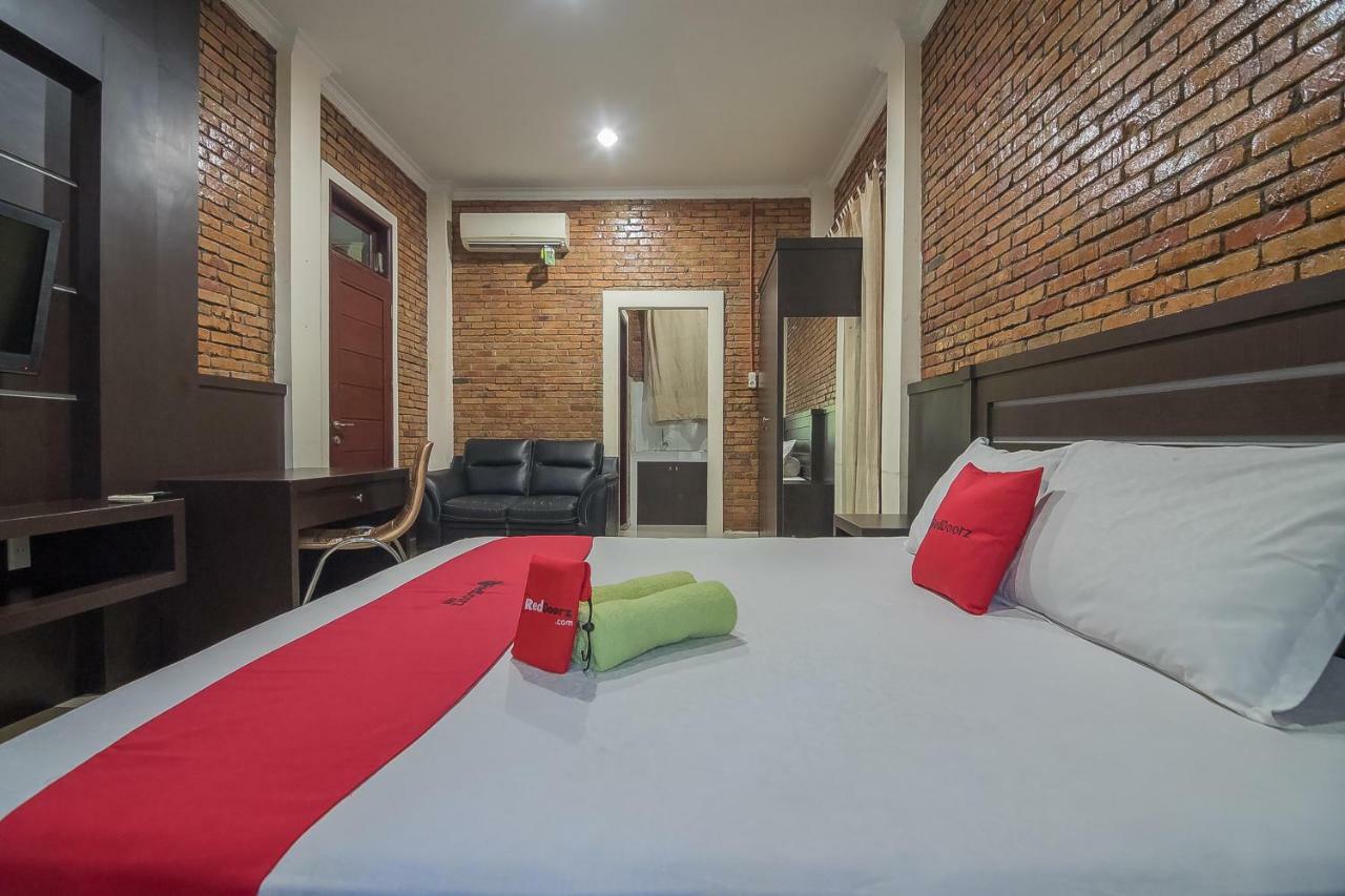 Reddoorz Plus Near Cambridge City Square 2 Medan Exterior photo