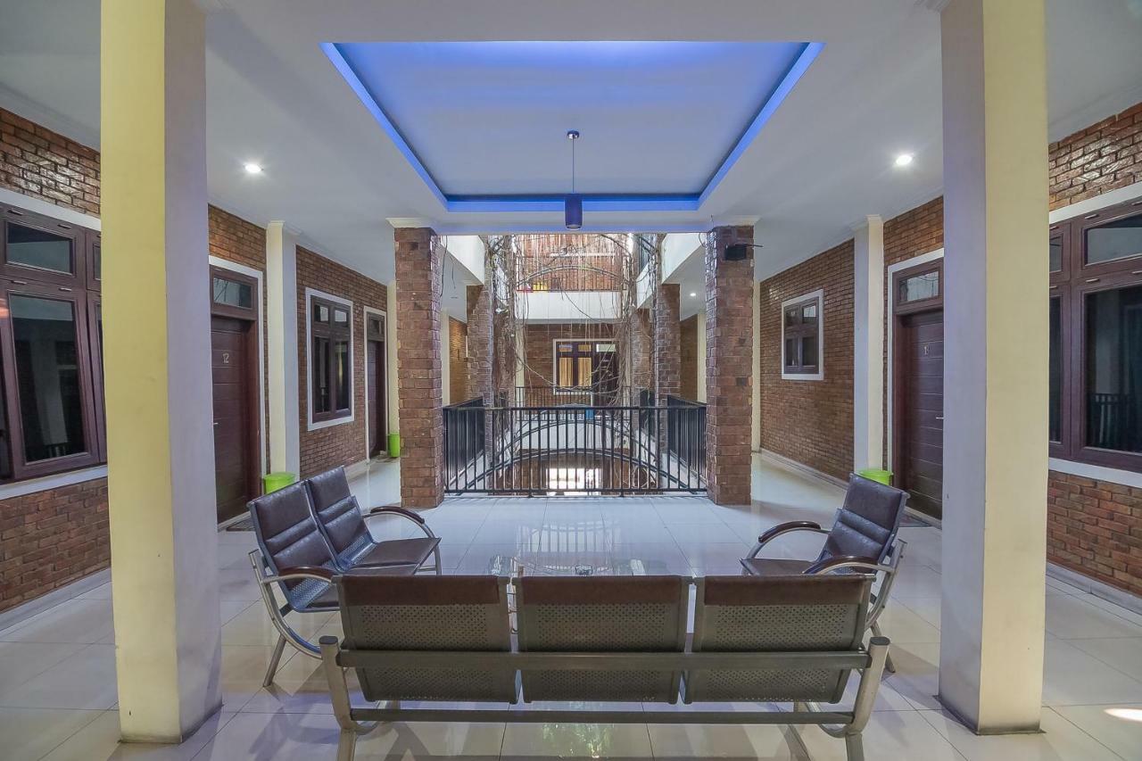 Reddoorz Plus Near Cambridge City Square 2 Medan Exterior photo
