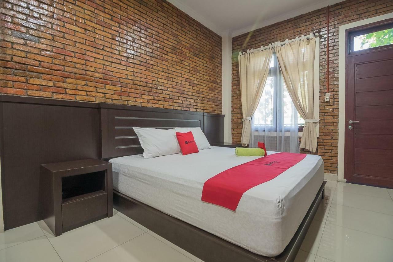 Reddoorz Plus Near Cambridge City Square 2 Medan Exterior photo