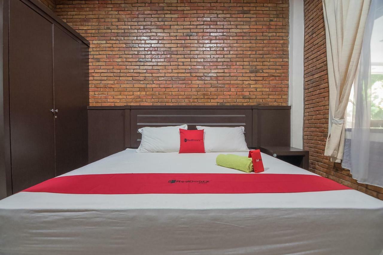 Reddoorz Plus Near Cambridge City Square 2 Medan Exterior photo